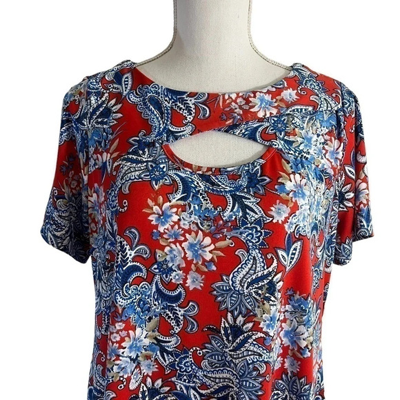 Sunny Leigh Floral Blouse Womens Large Red Blue Sharkbite Hem Tunic Cutout Neck - Picture 4 of 6
